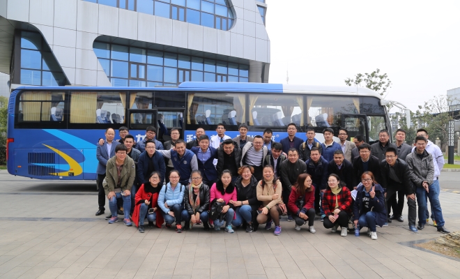 等闲识得东风面 花团锦簇总是春