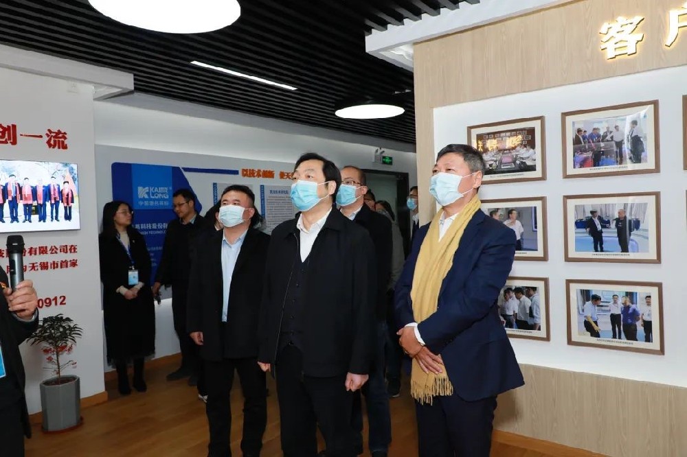 惠山区当局方力区长一行到百乐博高科公司走访慰问