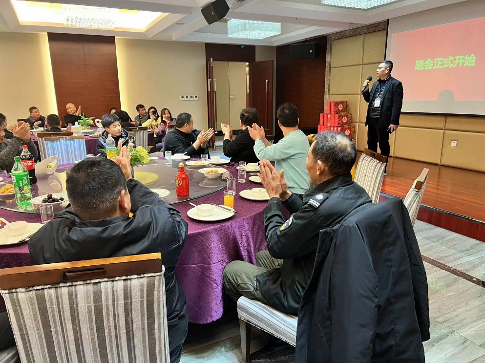 为春节留锡员工进杏装迎新春”活动