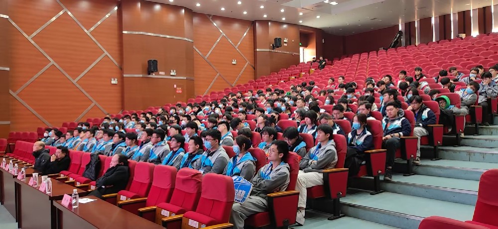 校企合作，推动产教融合深度发展